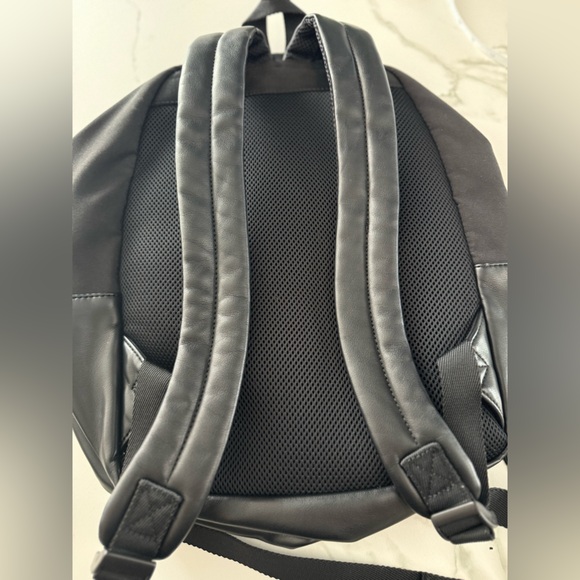 Armani Exchange Backpack 🎒 B&W - Picture 5 of 5